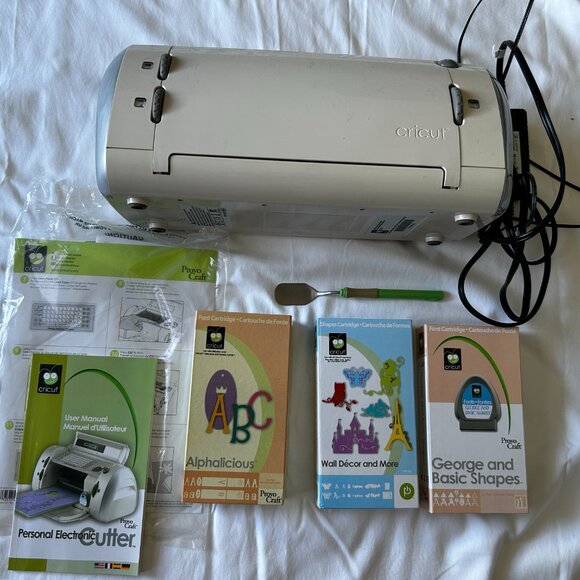 Cricut Cutter - Picture 7 of 9